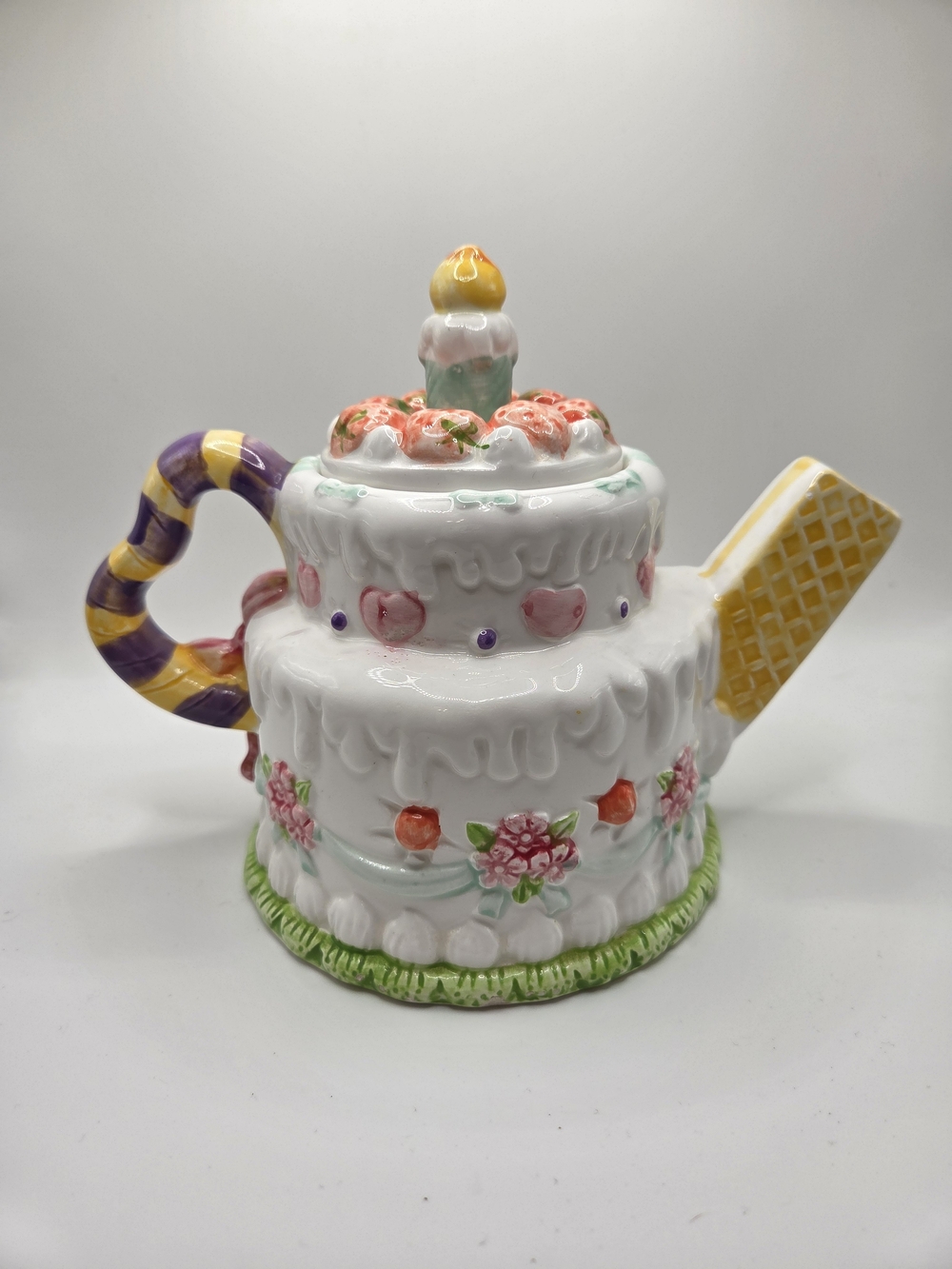 VIntage Heritage Mint Collectible Ceramic Cake Teapot - W/small Chips